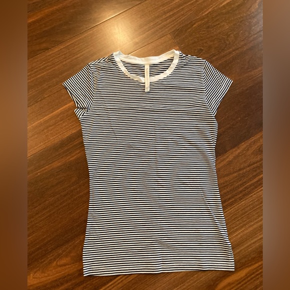 NWOT Babaton Foundation Crew T-Shirt - Picture 4 of 6